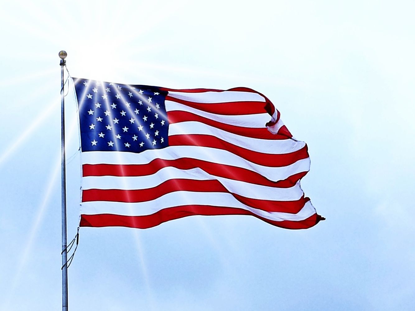 Auf dem Bild sieht man eine gehisste Flagge.