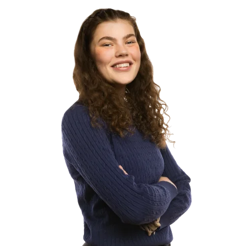 Eine Schülerin die die Arme verschränkt.