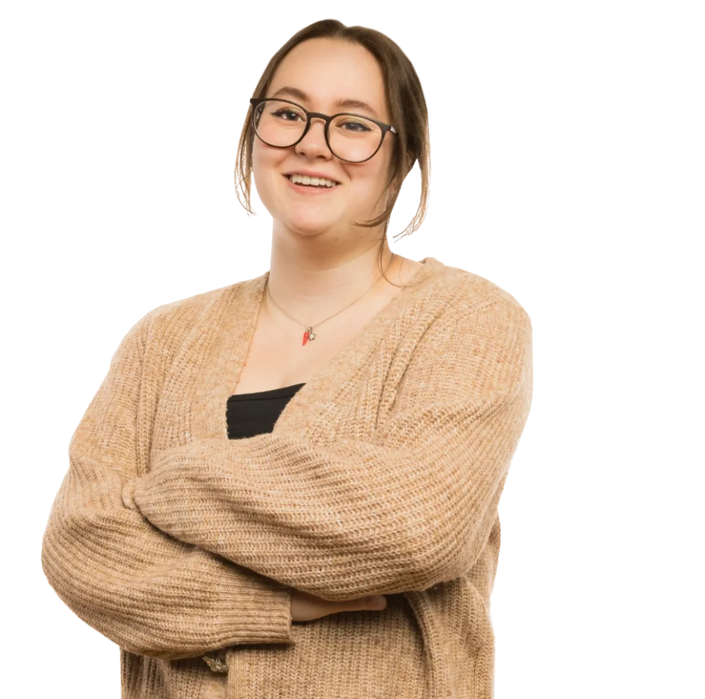 Schülerin die ihre Arme verschränkt